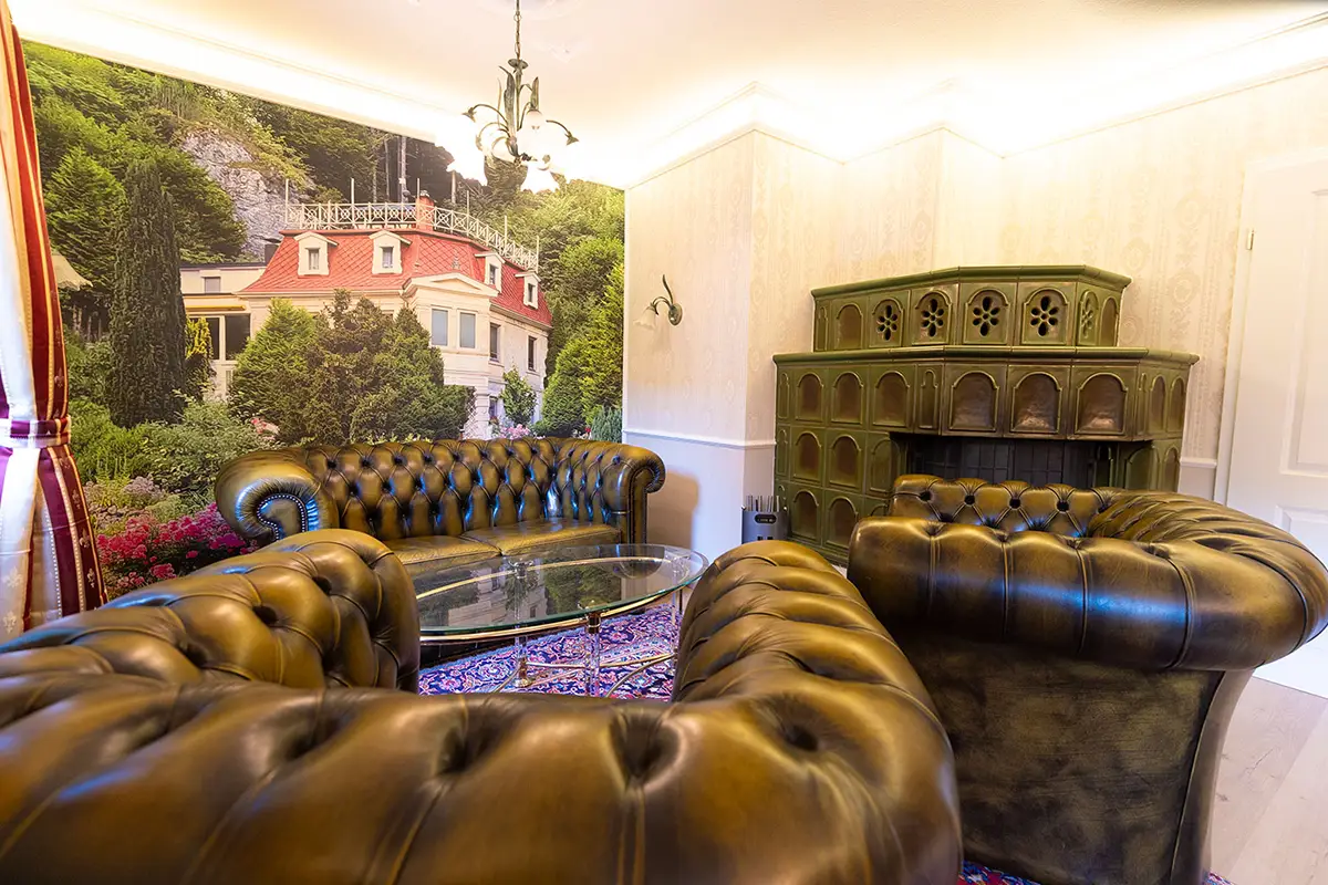 Wohnraum der Romantik-Suite im SchlossFUN